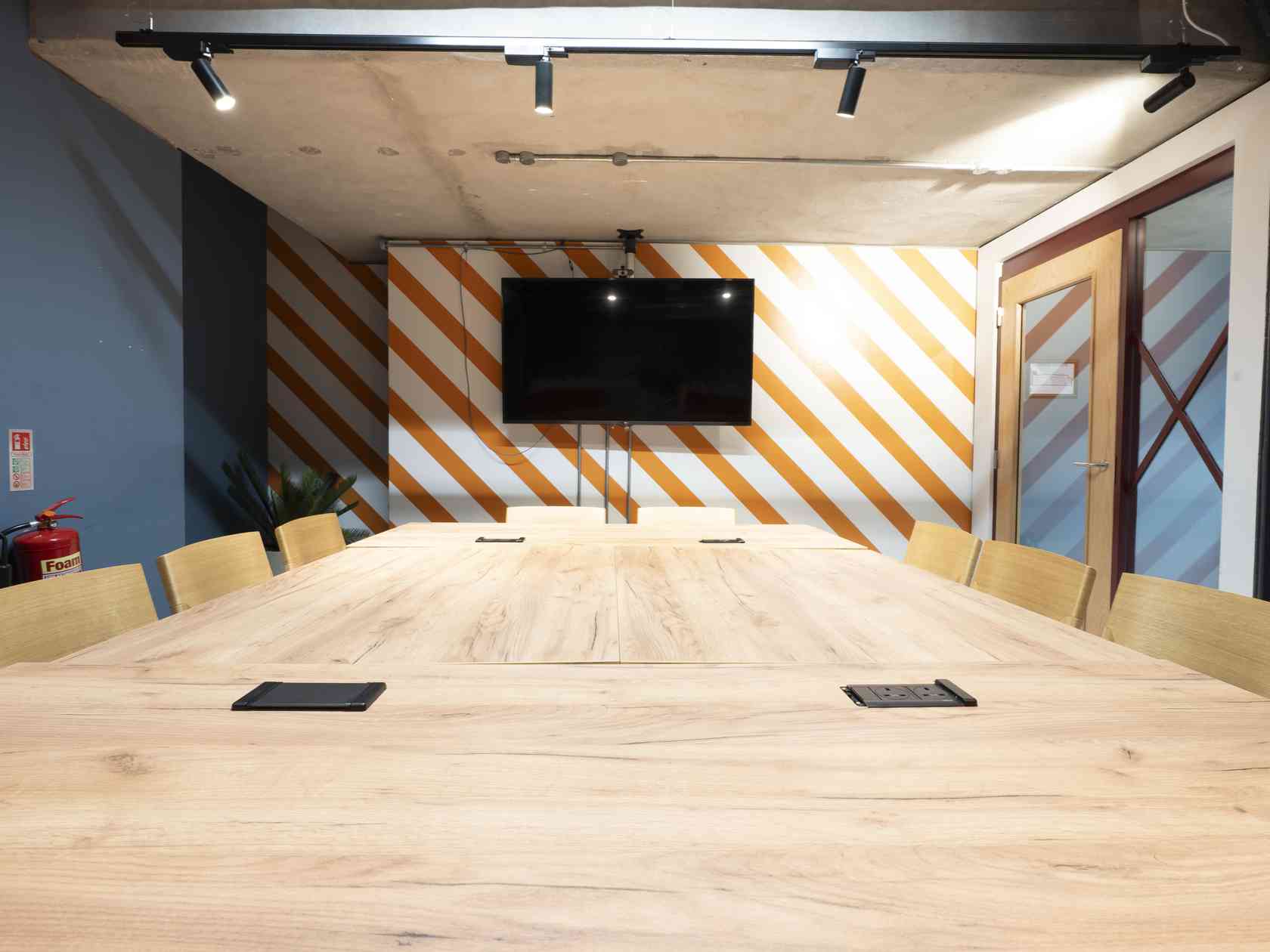 12 person meeting room