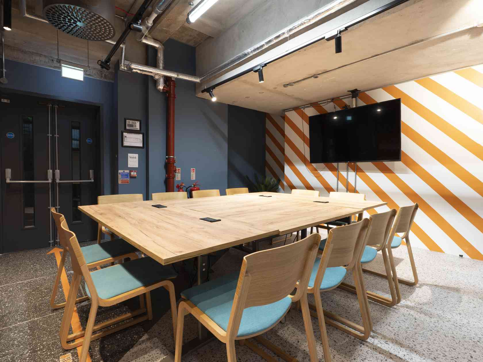 12 person meeting room