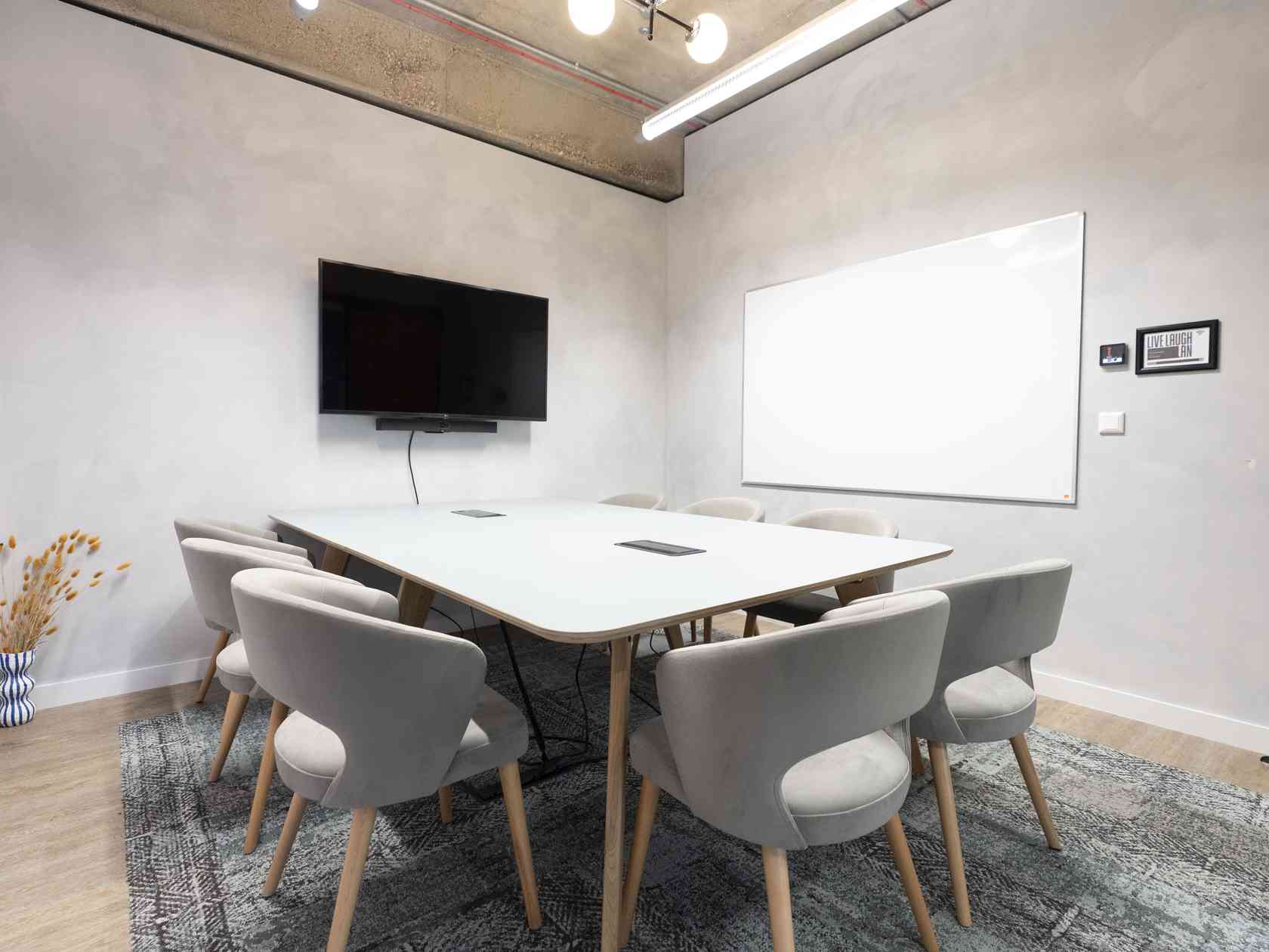 8 person meeting room