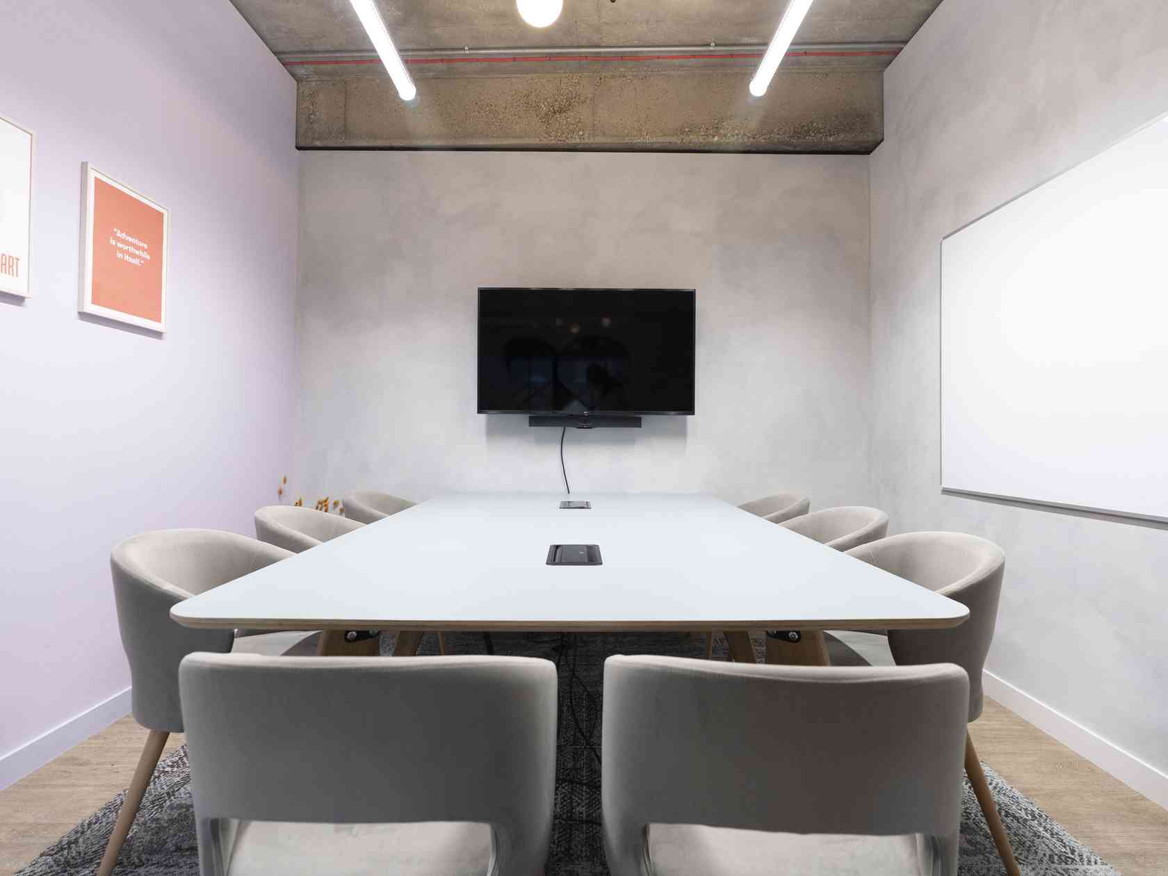 8 person meeting room