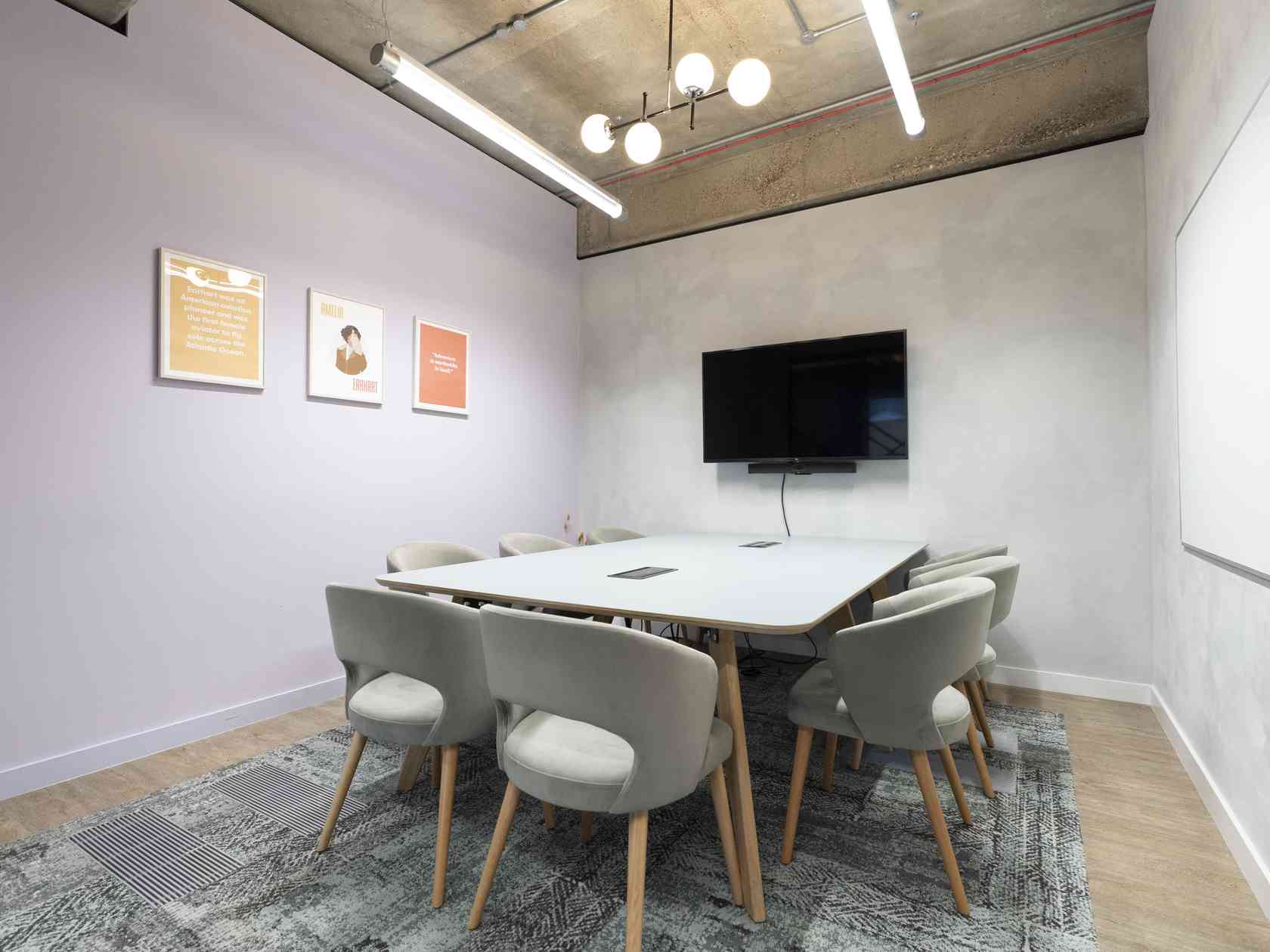 8 person meeting room