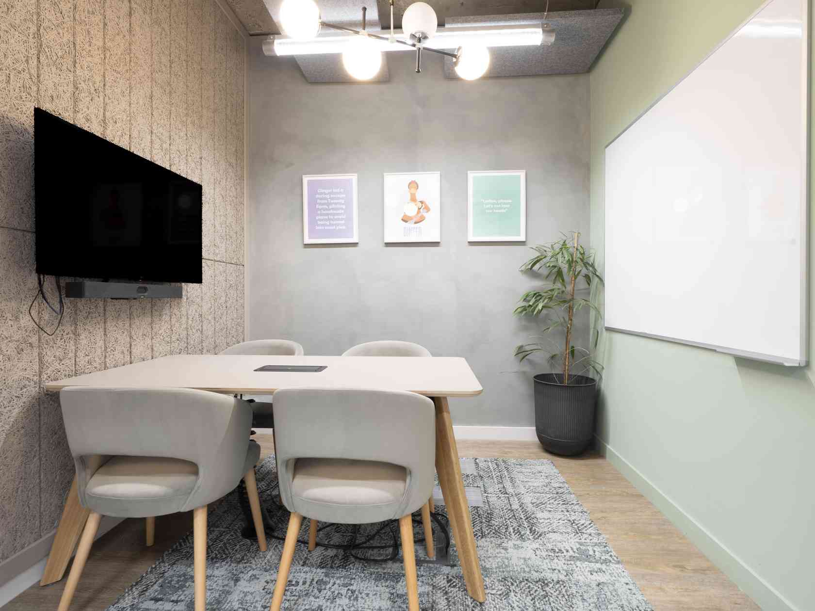 4 person meeting room