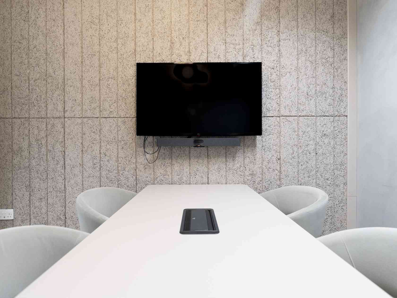 4 person meeting room