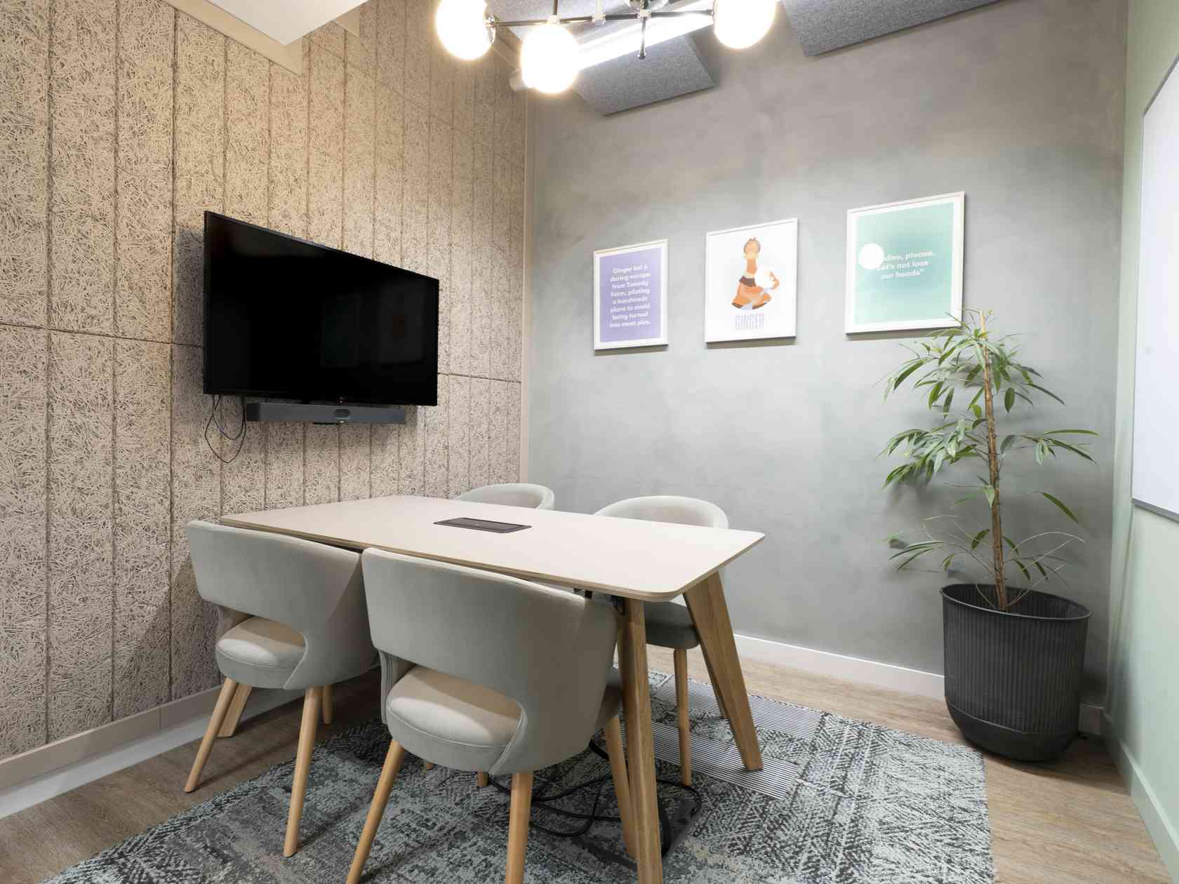 4 person meeting room