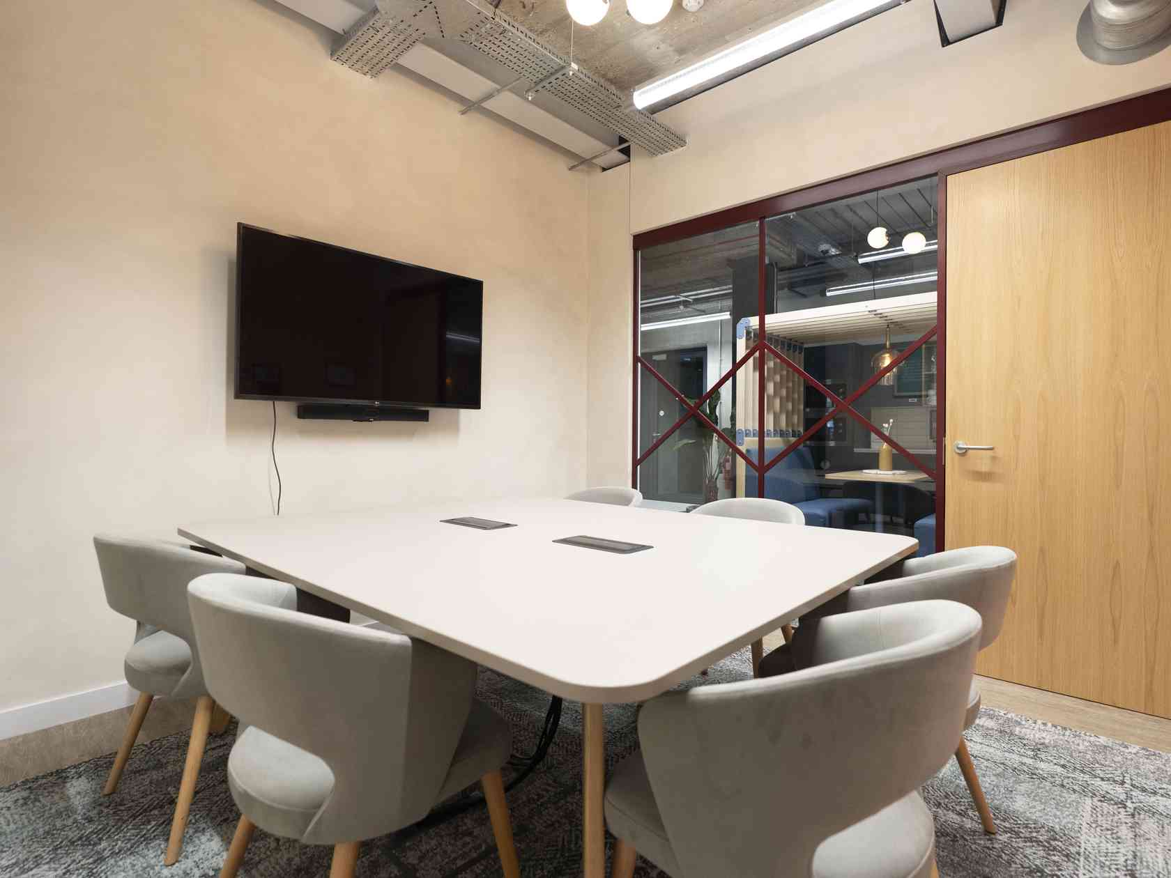 6 person meeting room