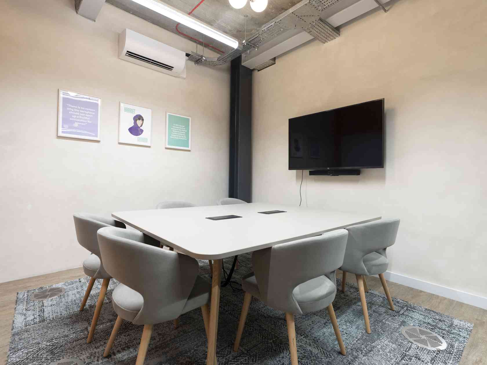 6 person meeting room