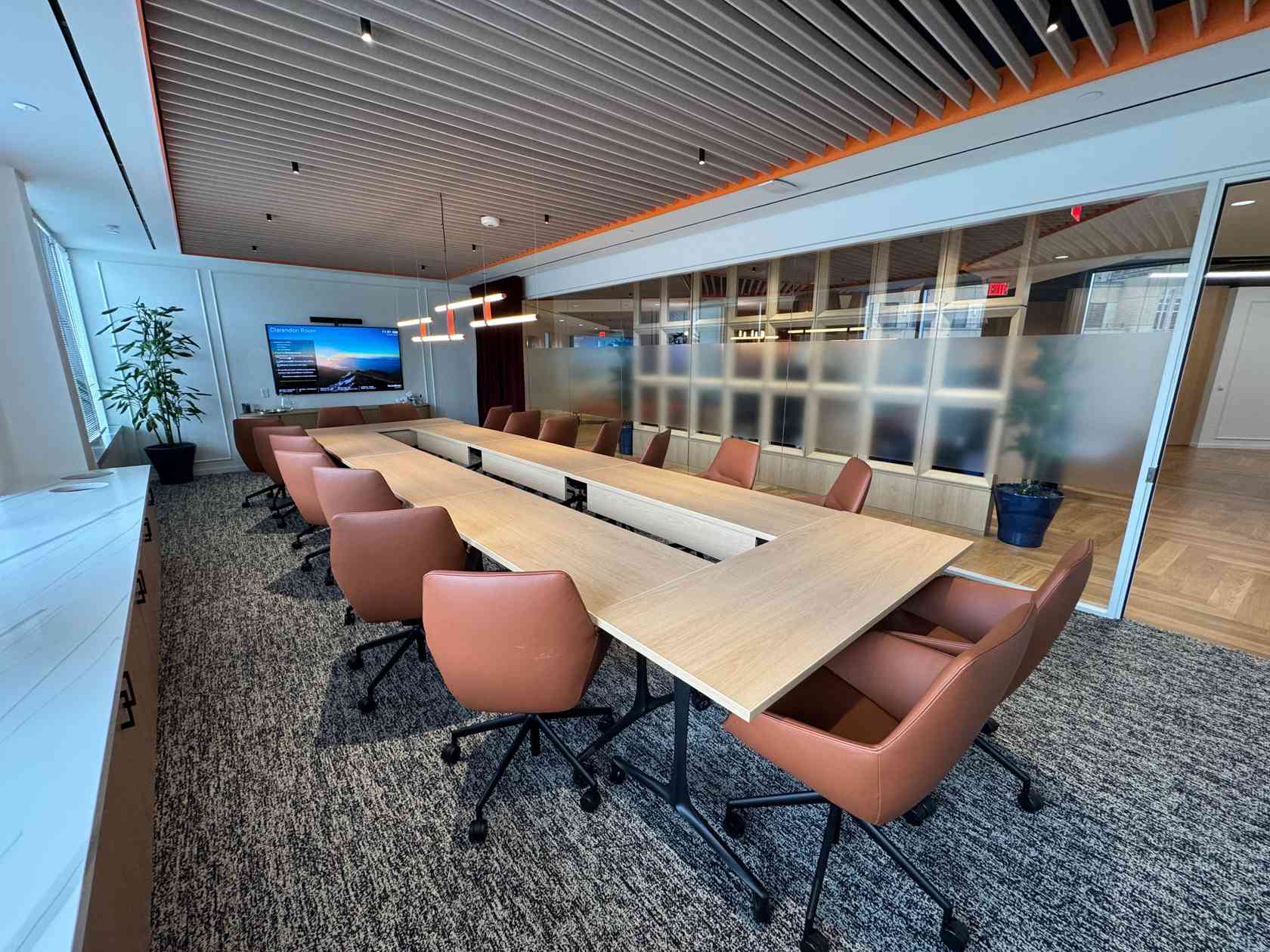 18 person meeting room