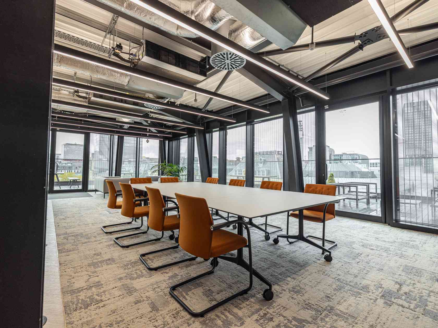 25 person meeting room