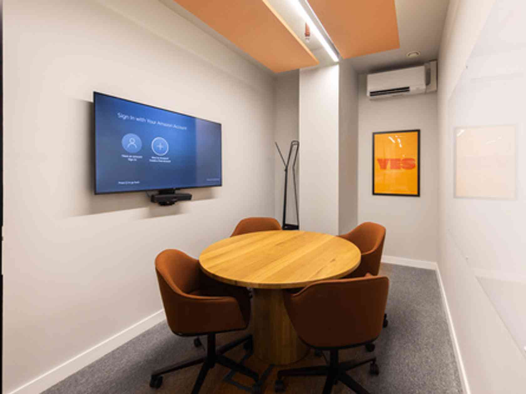 4 person meeting room