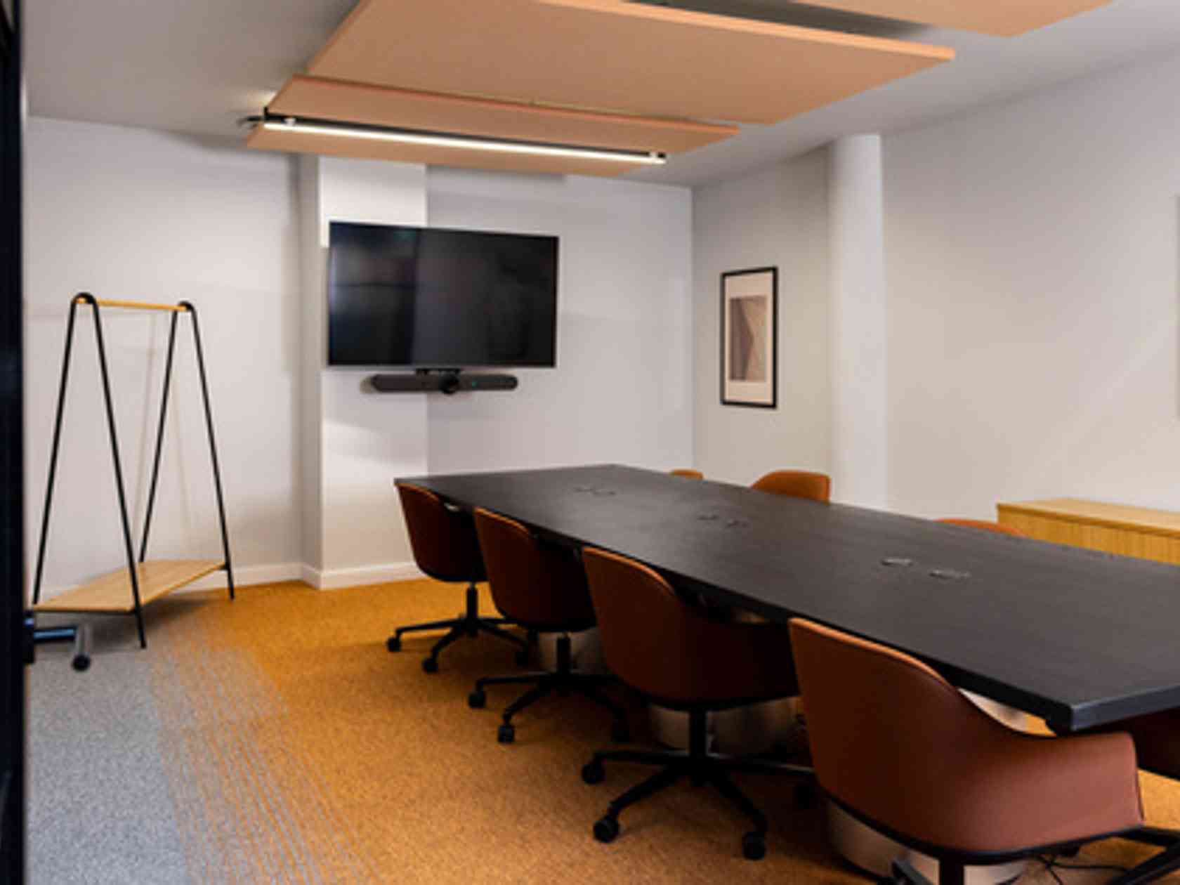 8 person meeting room