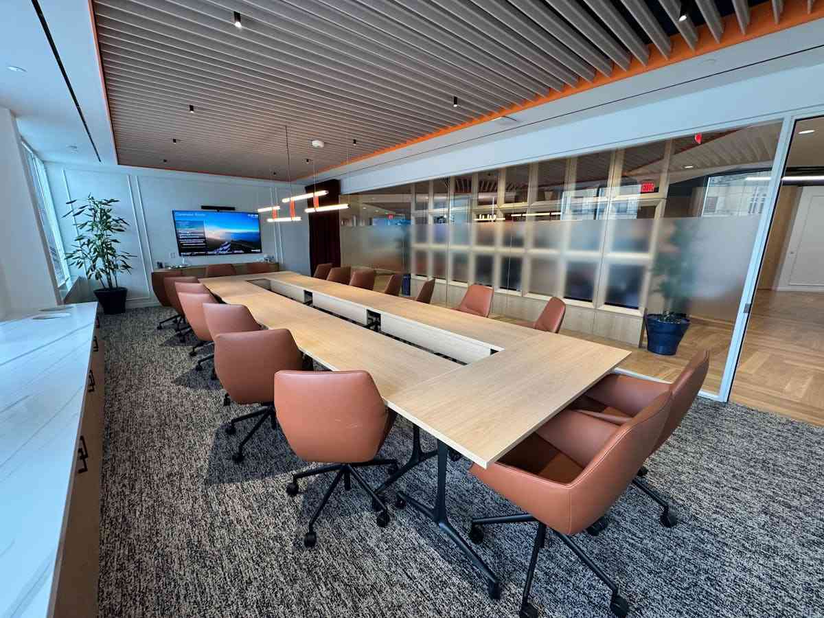 18 person meeting room