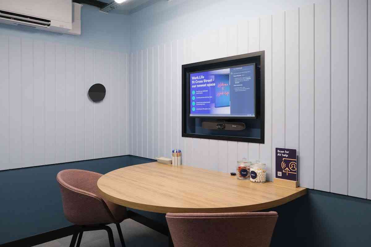 2 person meeting room