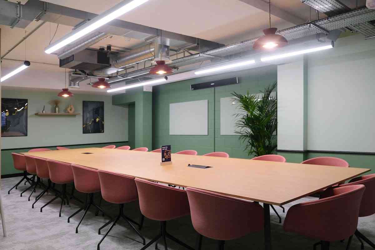 20 person meeting room