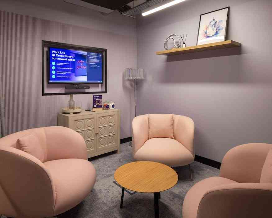 3 person meeting room