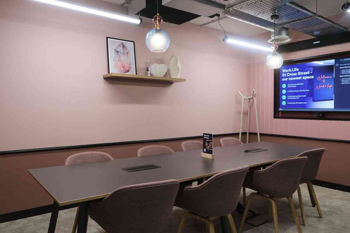 8 person meeting room