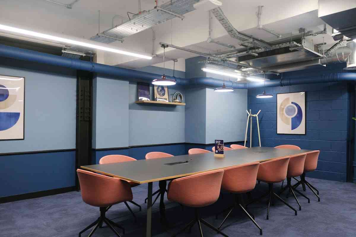 12 person meeting room