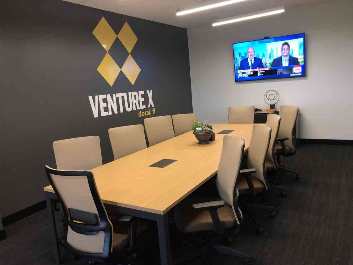 10 person meeting room