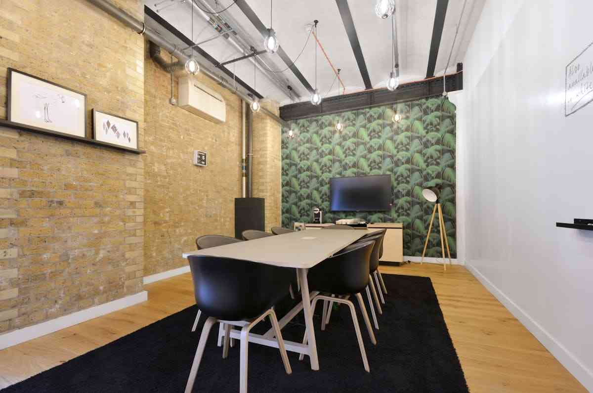 8-person meeting room