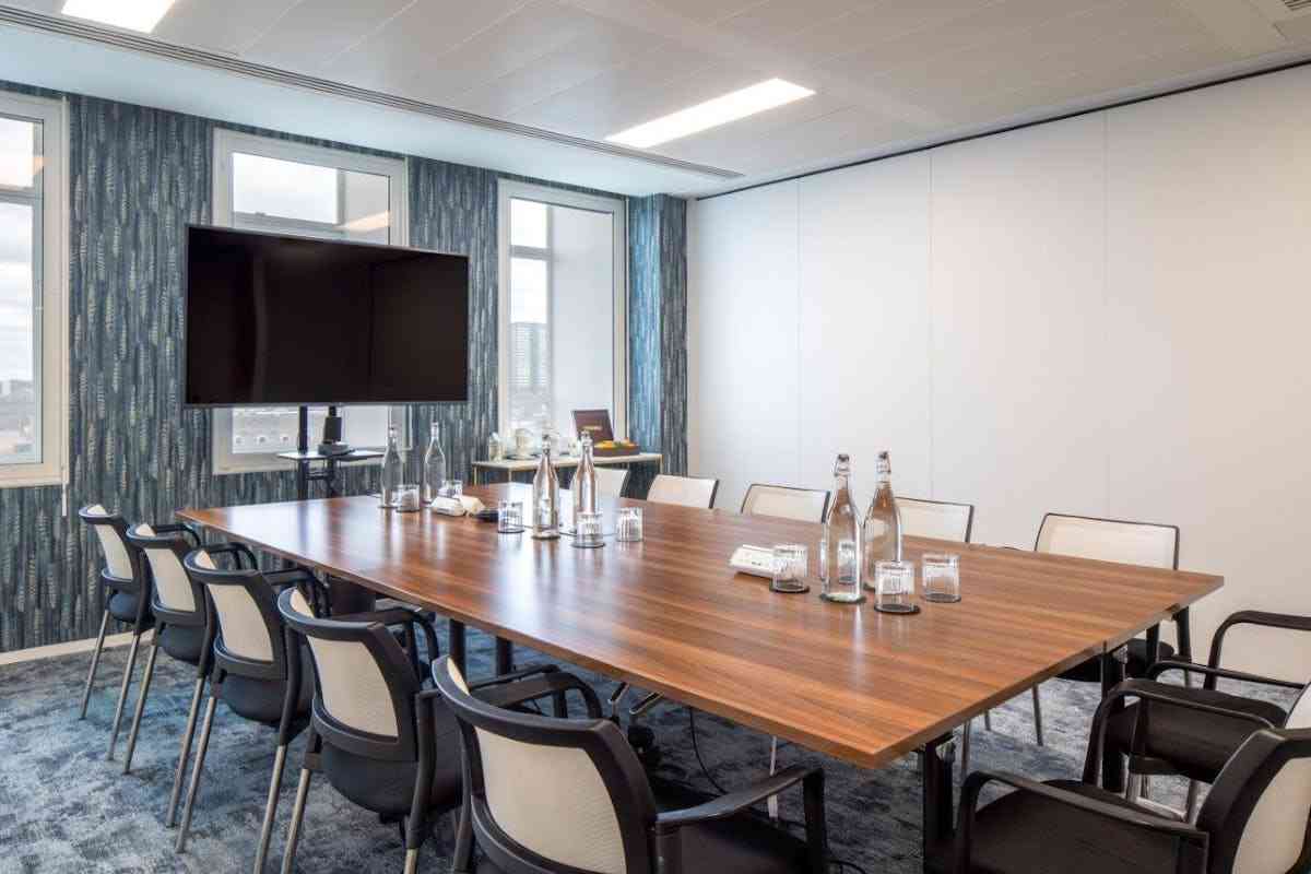 12 person meeting room