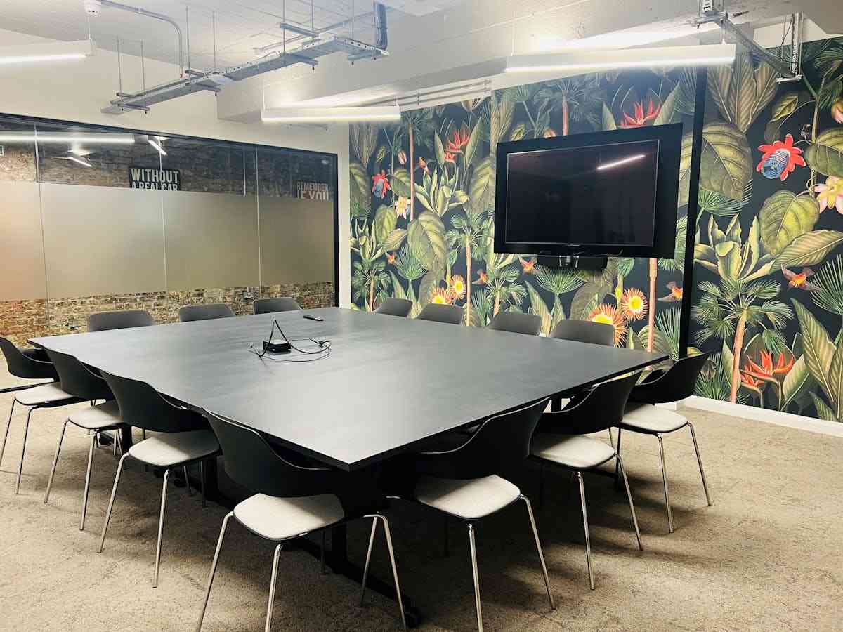 14 person meeting room