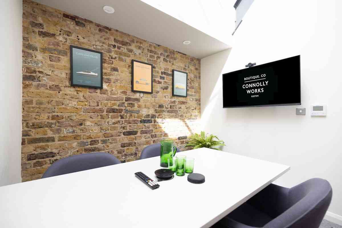 4 person meeting room