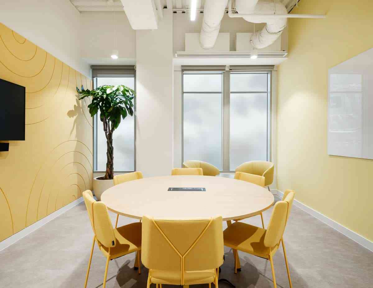 6 person meeting room