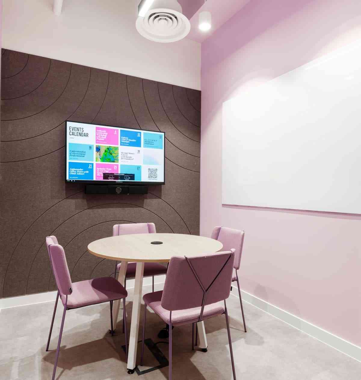 4 person meeting room