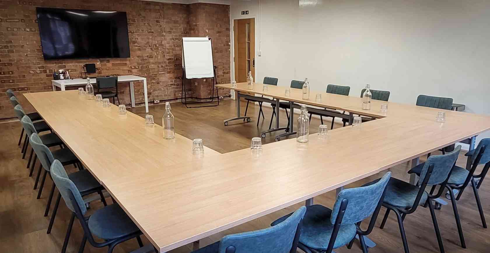 20 person meeting room