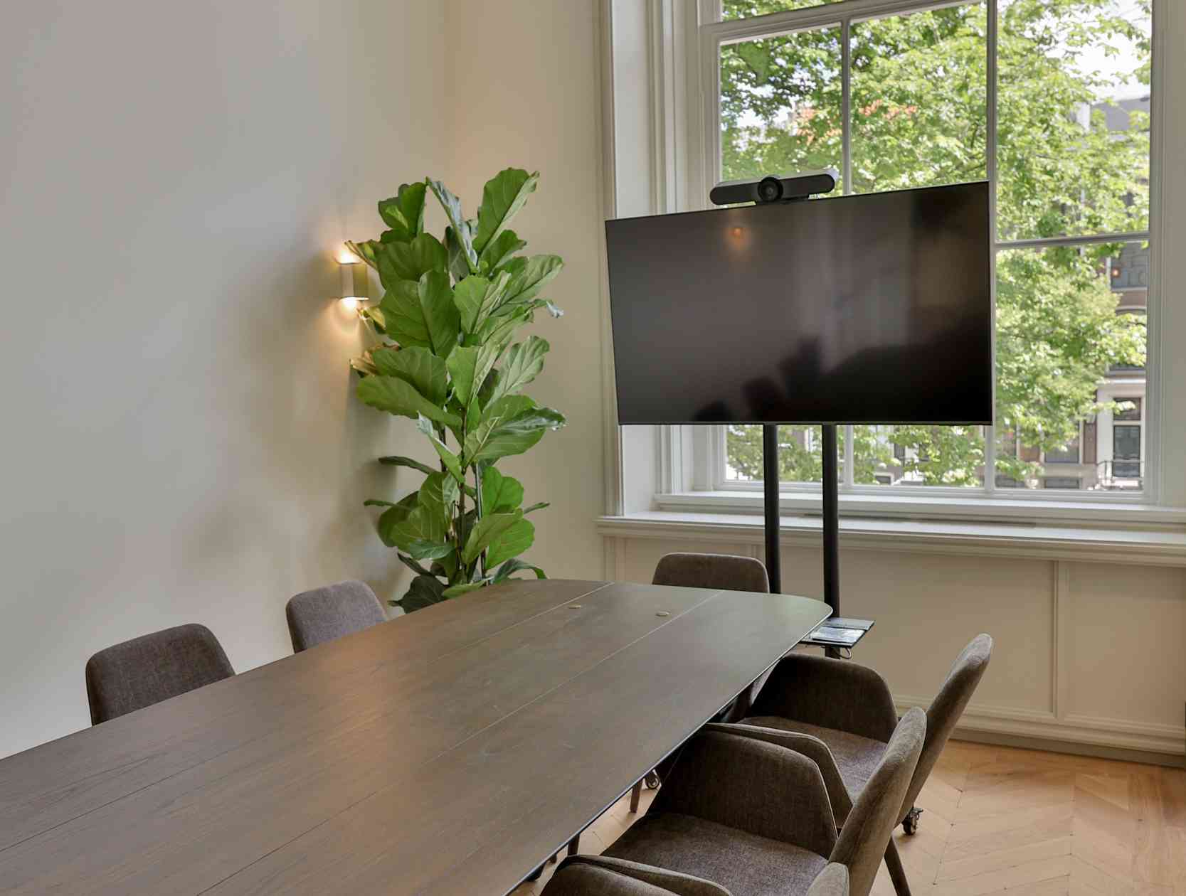 10 person meeting room