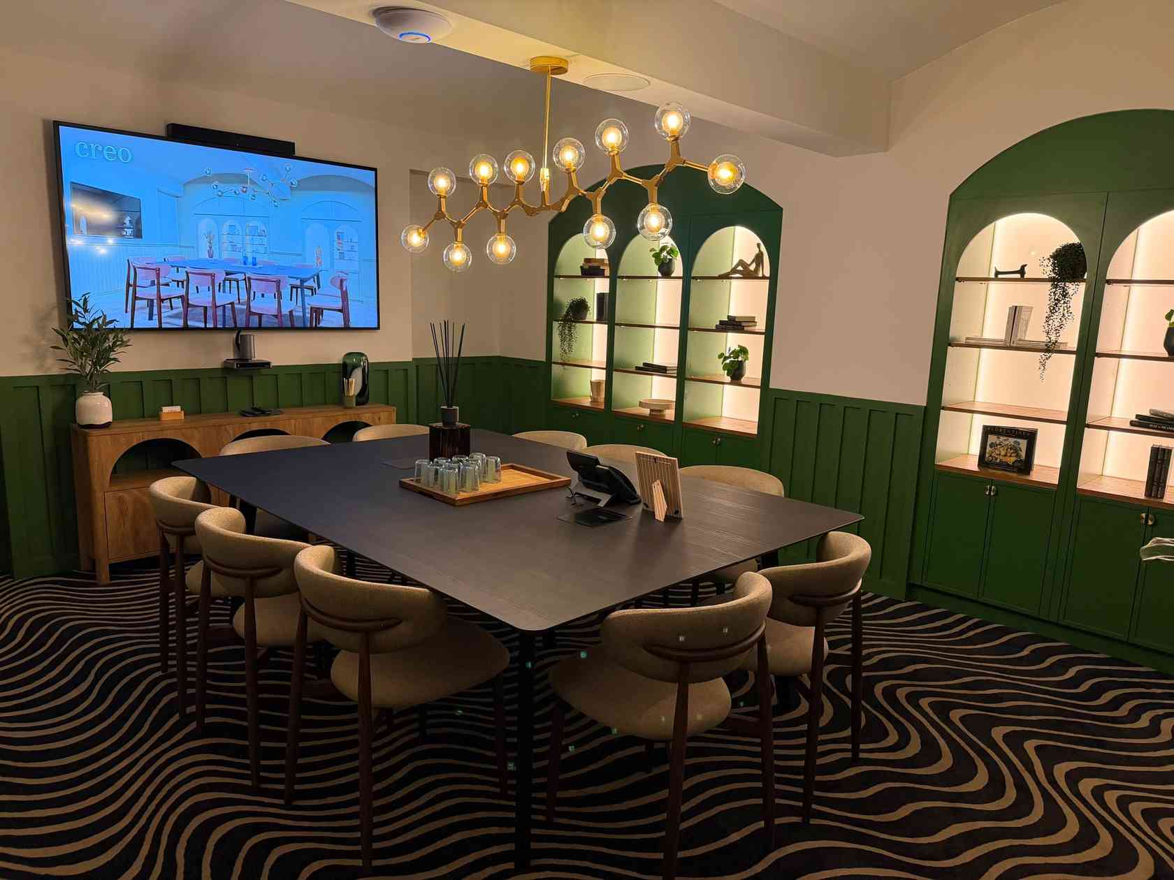 10 person meeting room