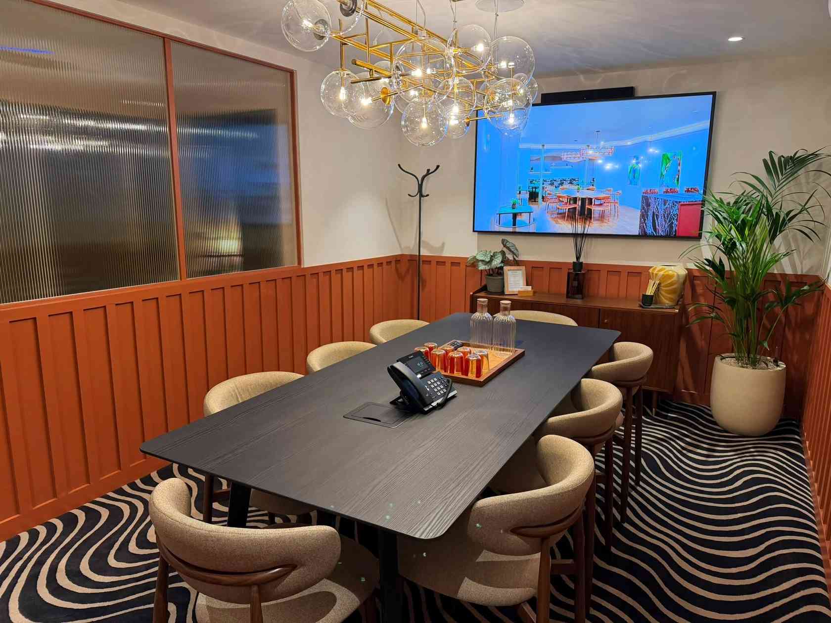 8 person meeting room