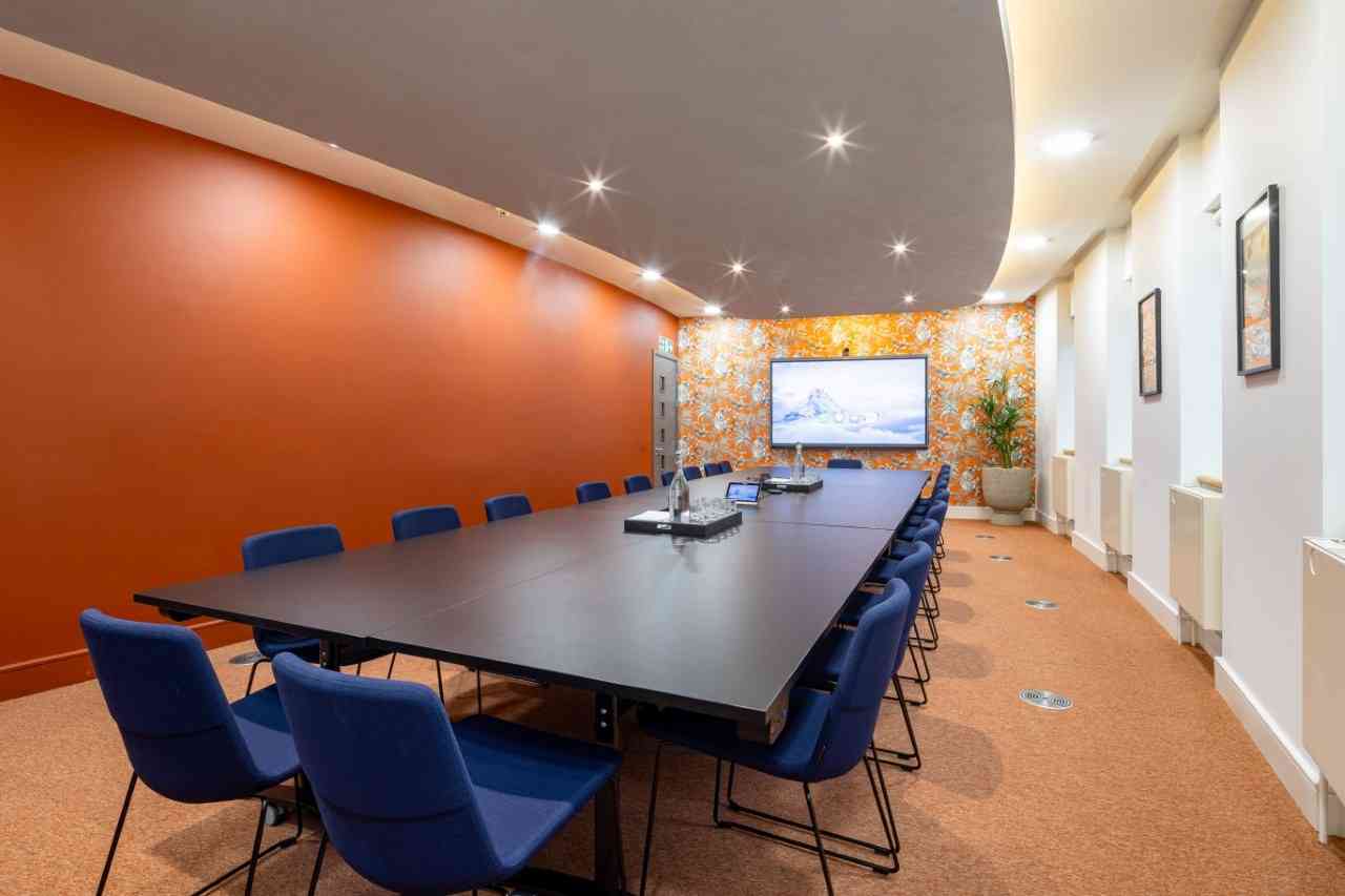 18 person meeting room