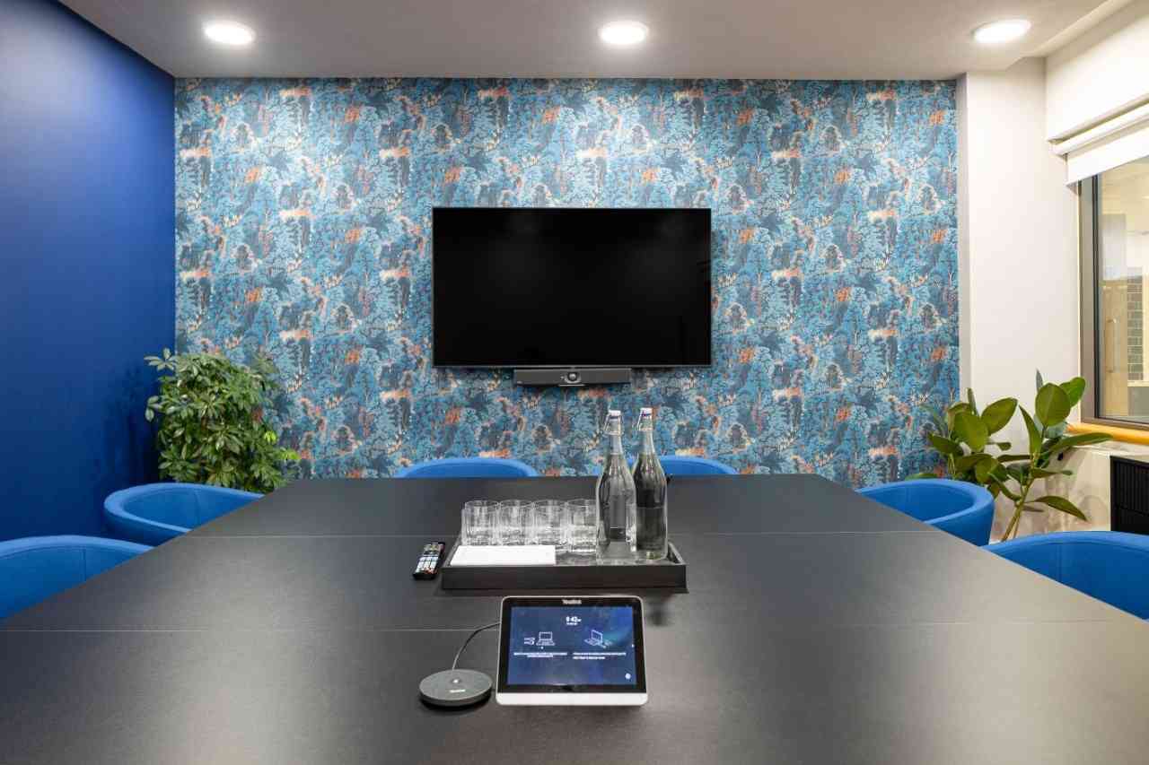 10 person meeting room